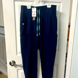 Brand new Figs scrub pants NAVY